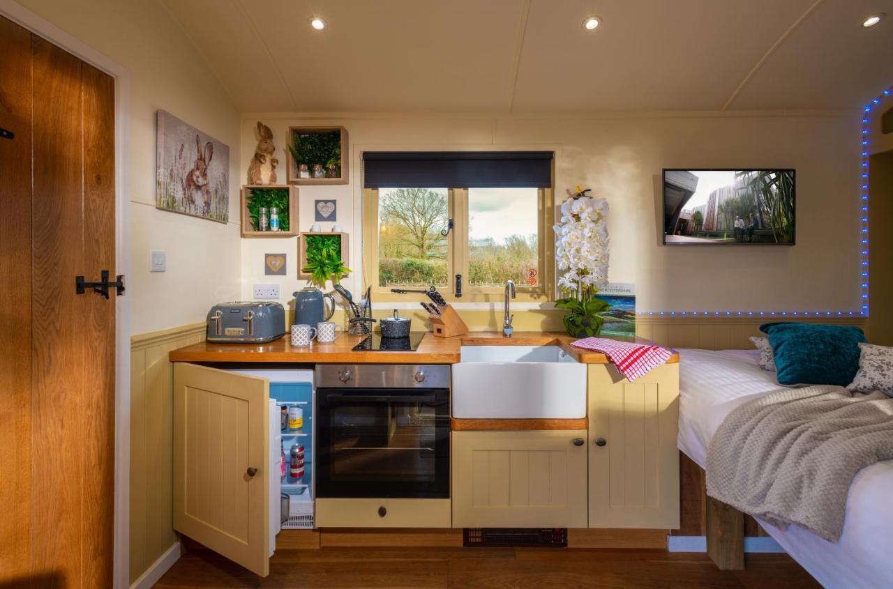 Hillside View Shepherds Hut Little Witley Exterior foto