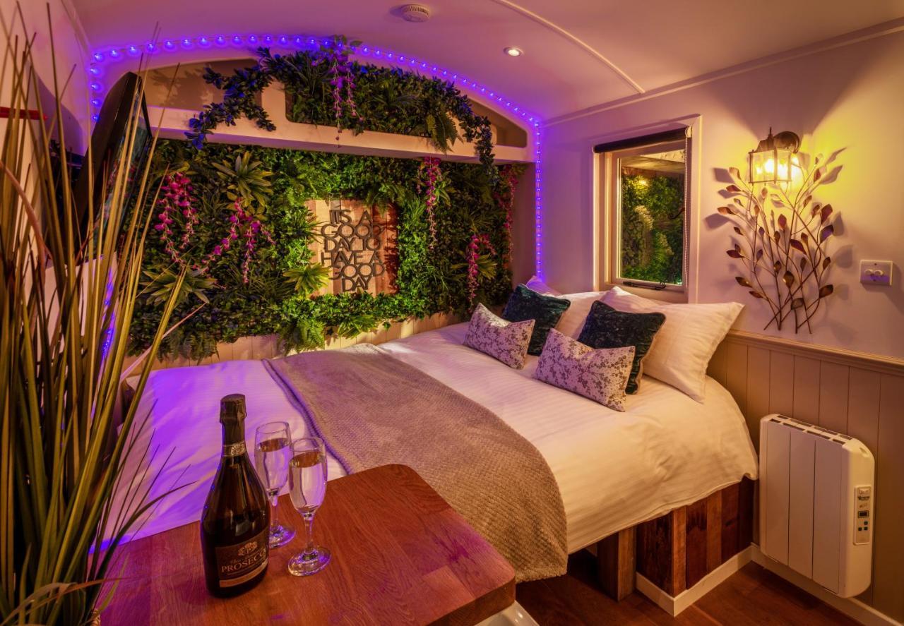 Hillside View Shepherds Hut Little Witley Exterior foto