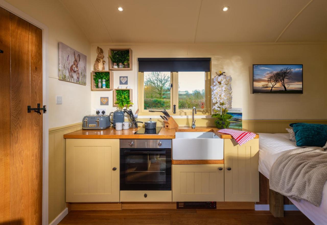Hillside View Shepherds Hut Little Witley Exterior foto