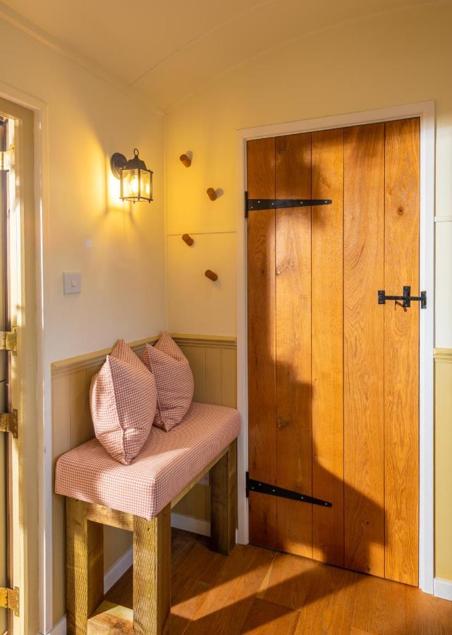 Hillside View Shepherds Hut Little Witley Exterior foto